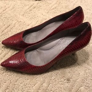 Kenneth Cole Red snake skin pump